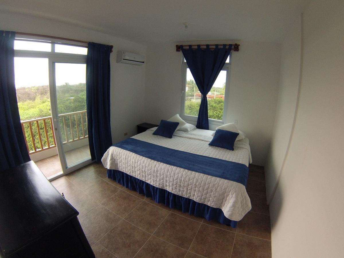 Cally 3* Puerto Villamil